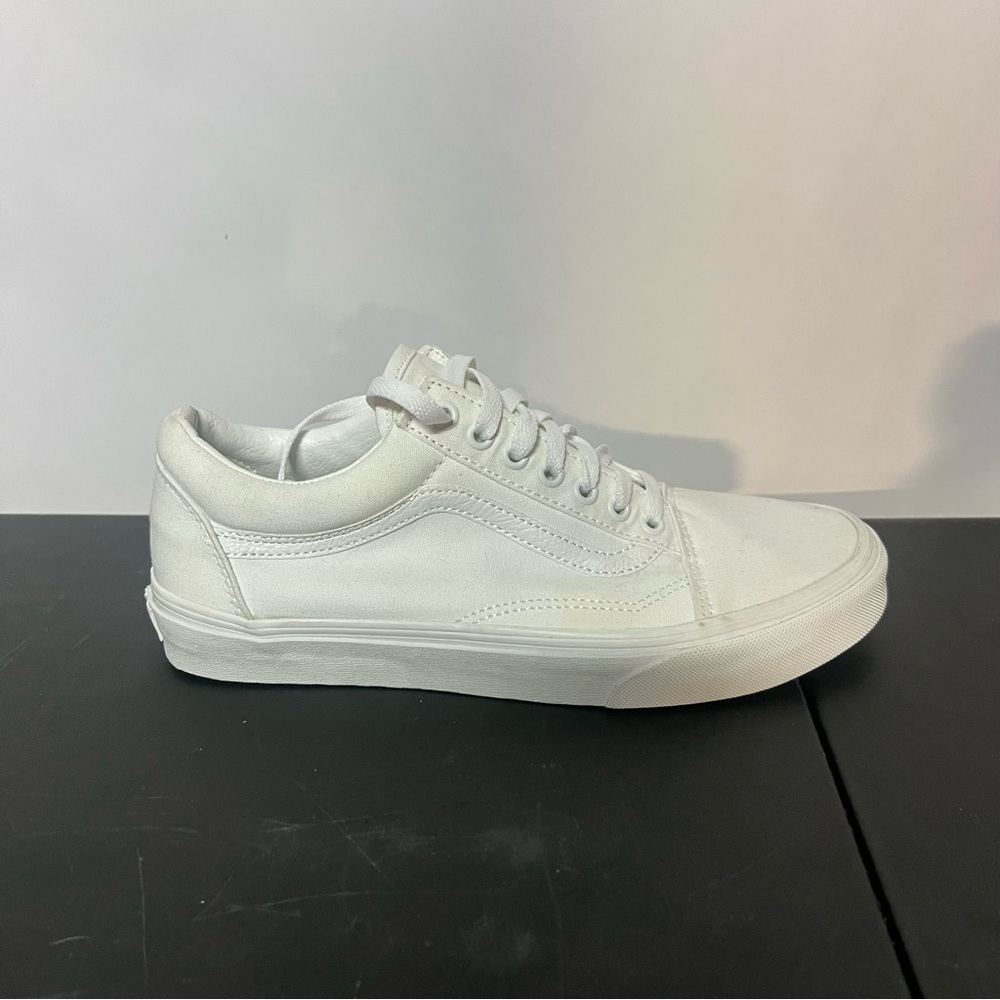Vans Men’s Old Skool Low Top Sneakers — White